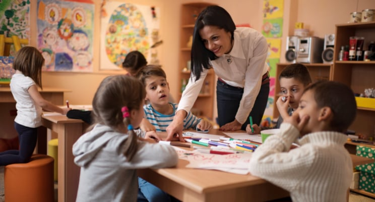El trabajo social en el ámbito educativo: acompañar, prevenir y transformar