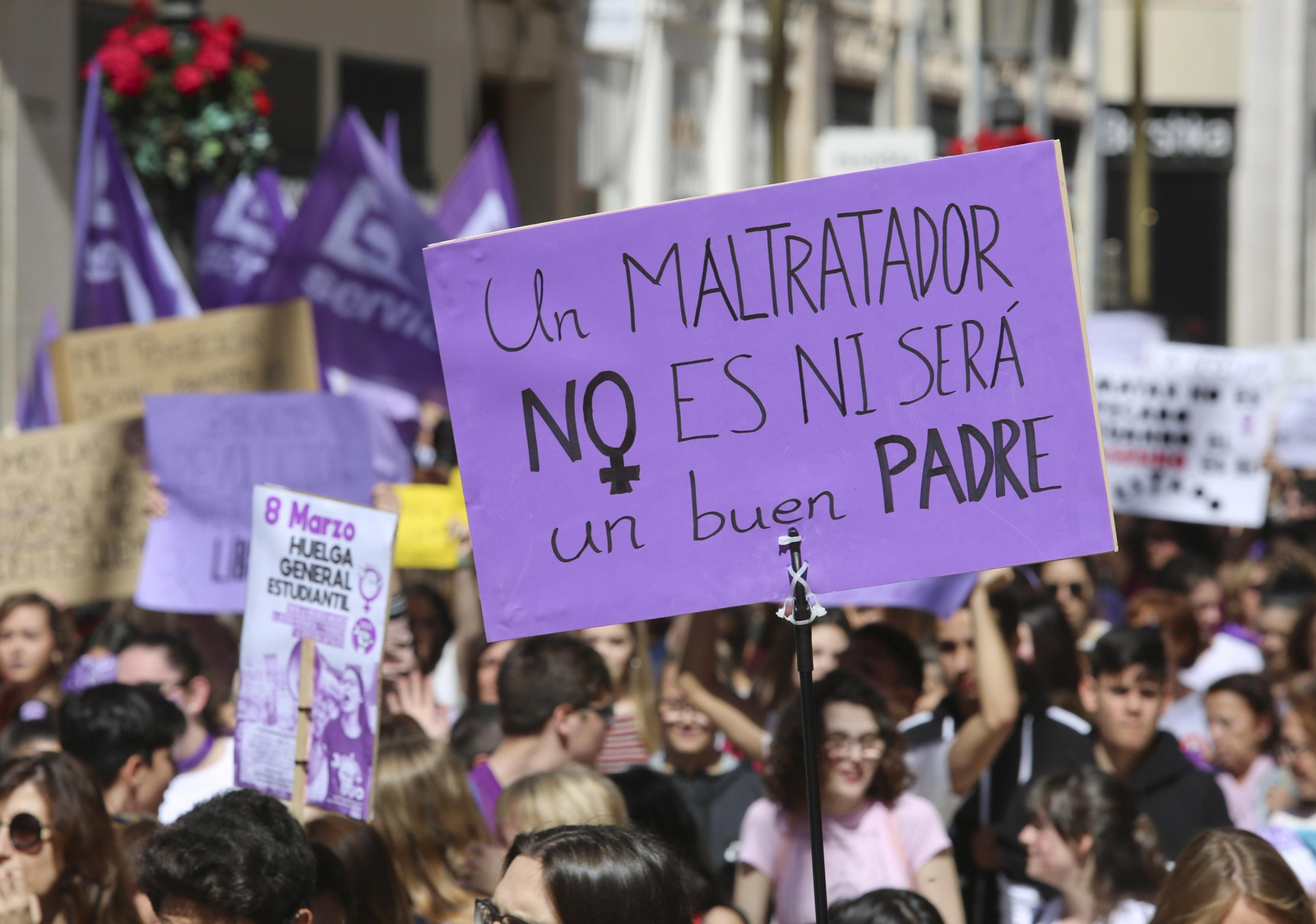 El trabajo social que no sostiene al maltratador