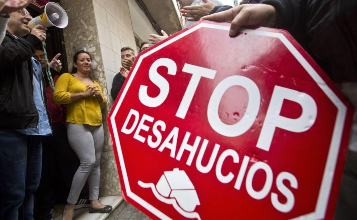 El Colegio pide que no caduque la moratoria que protege a las familias vulnerables de los desahucios